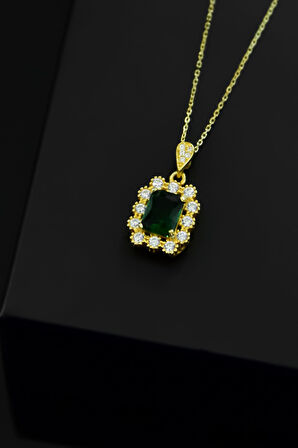 925 Ayar Gümüş Gold Kaplama Yeşim Renkli Taş Tepelikli Kare Tasarım Kolye