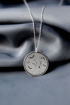 925 Ayar Gümüş Rodyum Kaplama Plaka Cadı Desenli Kolye