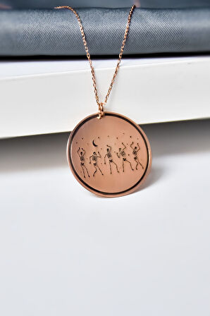 925 Ayar Gümüş Rose Kaplama Cadılar Bayramı, İskelet Dansı Çizimli Plaka Kolye