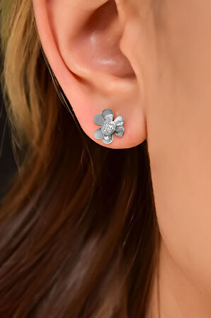 925 Ayar Gümüş Rodyum Kaplama Sim Toplu Çivili Frezya Çiçeği Küpe