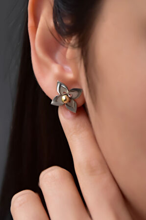 925 Ayar Gümüş Rodyum-gold Kaplama Lilyum Çiçeği Çivili Küpe