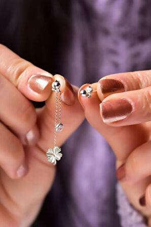 925 Ayar Gümüş Rodyum-rose Kaplama Zincir Kalemli Yonca, Taşlı Ve Top Küpe