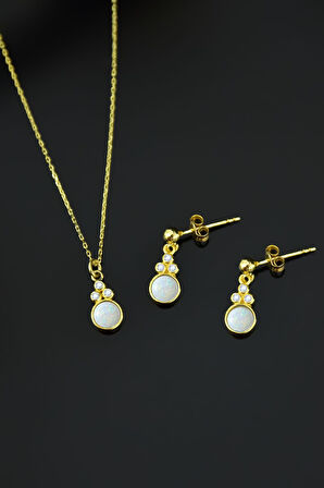 925 Ayar Gümüş Gold Kaplama Beyaz Opal Yuvarlak Kolye Ve Çivili Küpe Set