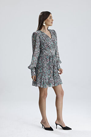 Yeşil Çiçekli Şifon Mini Kloş Çan Modeli Elbise V Yaka Beli Lastikli Büzgülü Uzun Kollu Bohem Elbise