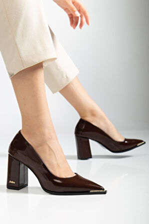 Suins Premium Verty Model Kadın Kalın Topuklu Burnu Taşlı Rugan Stiletto Ayakkabı