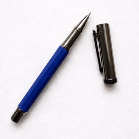 Delux Serisi Çalışma Masası Özel Gün Hediyesi Masaüstü Gereci Lacivert Roller Metal Kalem