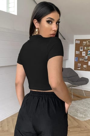 Vitaliselanfashion Kadın Siyah Göğüs Dekolteli Yarım Kollu Cut Out Crop Top Bluz