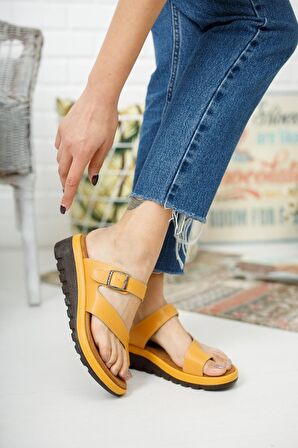 Vanessa Parmak Arası Tokalı Comfort Terlik