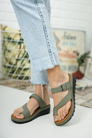 Vanessa Parmak Arası Tokalı Comfort Terlik