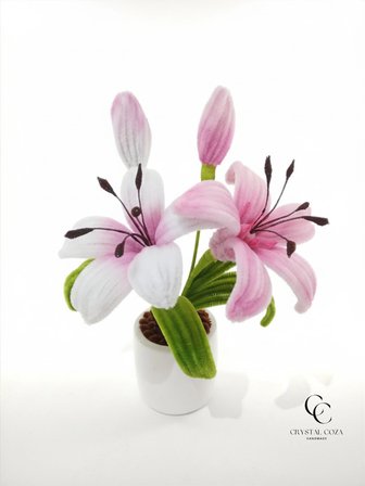El Yapımı Şönil Lilyum Çiçeği Pembe Beyaz | Taş Tozu Saksılı Dekoratif Yapay Çiçek | 28 CM Şık Ev Dekoru