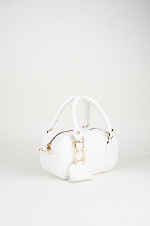 Kadın Lale Beyaz Çanta Charm Detaylı Rugan Deri Fermuar Kapama El Kol Ve Omuz Çantası