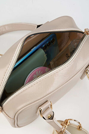 Kadın Lale Vizon Çanta Charm Detaylı Rugan Deri Fermuar Kapama El Kol Ve Omuz Çantası