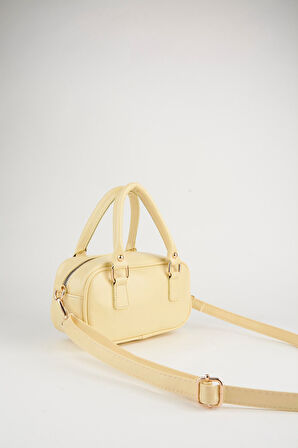 Kadın Lale Sarı Çanta Charm Detaylı Rugan Deri Fermuar Kapama El Kol Ve Omuz Çantası