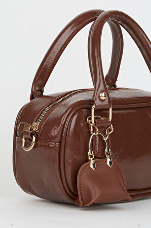 Kadın Lale Taba Çanta Charm Detaylı Rugan Deri Fermuar Kapama El Kol Ve Omuz Çantası