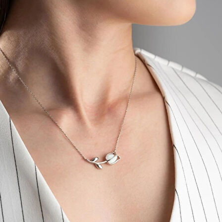 Vaoov 925 Ayar Gümüş Beyaz Opal Taşlı Lale Kolye