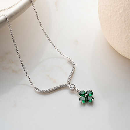 Vaoov 925 Ayar Gümüş Yeşil Taşlı Sallantılı Yonca Kolye