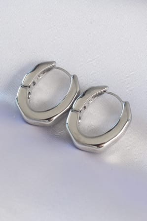Pirinç Gümüş Renk Kalın Kemik Model Küpe 5886