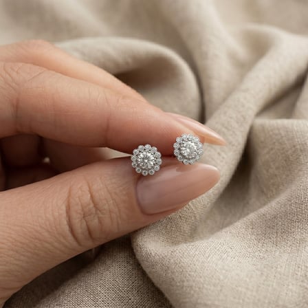 925 Ayar Gümüş Rodyum Kaplama Çiçek Küpe Zirkon Taşlı Minimal Kadın Küpe