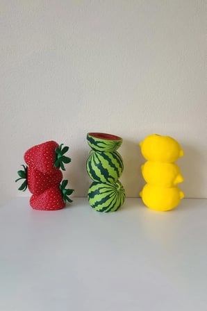 Meyve Figürlü 3'lü Dekoratif Vazo Seti - Çilek Karpuz Limon Tasarımlı El Boyaması 3D Vazo - Bioplastik