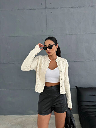 Düğme detaylı hırka ekru