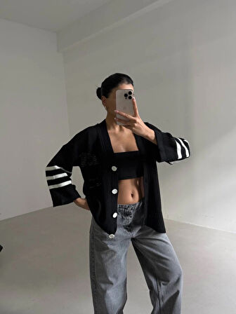 Büyük düğmeli salaş triko hırka siyahbeyaz