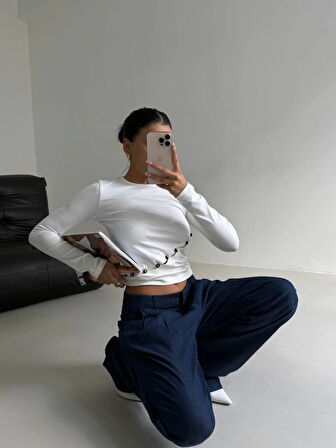 Asimetrik alt detaylı bluz beyaz