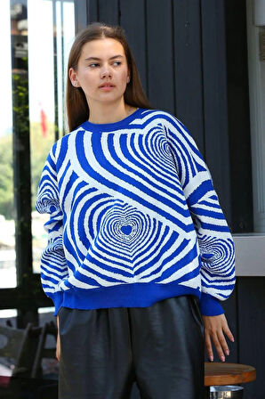 Beyaz kalp çizgili kazak saks mavisi