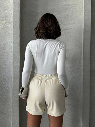 Beli lastikli çıtçıtlı deri şort krem w241007
