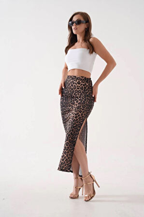 Uzun yırtmaçlı ince kumaş etek leopar