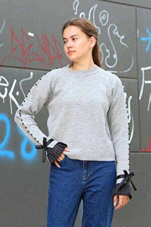 Boncuklu bile detaylı kazak gri