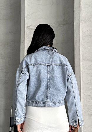 Çift cepli kol katlamalı kar yıkama crop kot ceket buz mavi d2000