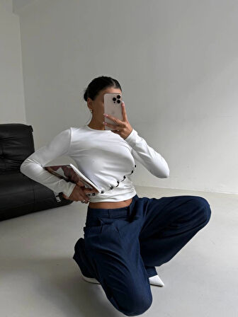 Asimetrik alt detaylı bluz beyaz