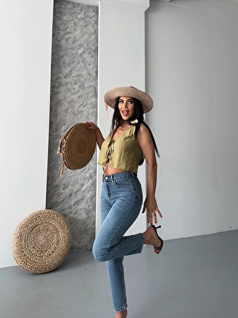 Mom fit kar yıkama bıyık detaylı jeans pantolon d2006