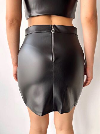 Cep detaylı oval kapaklı deri etek siyah h240048