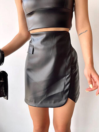 Cep detaylı oval kapaklı deri etek siyah h240048