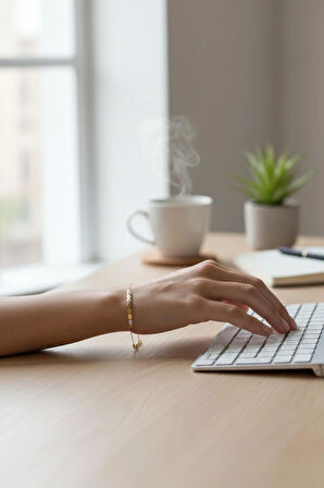 VividCharm Kalpli Beyaz Taşlı Xuping Bileklik