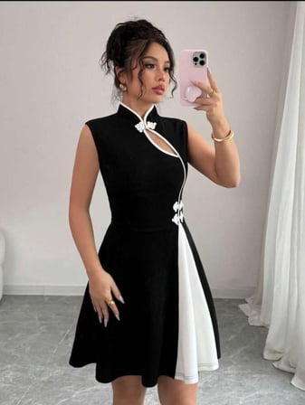 Kadın Yarım Balıkçı Yaka Pencere Dekolte Ve çift Renk Detay Mini Elbise