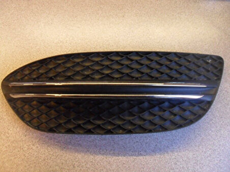 Mercedes C Serisi W205 2014 ve Sonrası Sağ Ön Tampon Izgarası Seti (Kromlu)