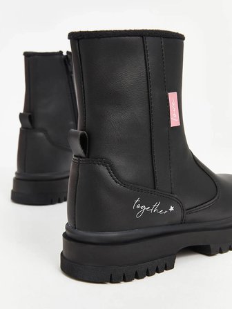 LC Waikiki LCW STEPS Parlak Deri Görünümlü Kız Çocuk Bot- 36 Numara