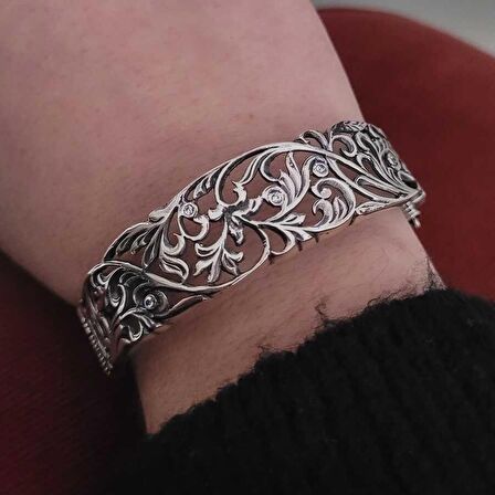 925 Ayar Gümüş Oval Ajurlu Süzme Zirkon Taşlı Bilezik