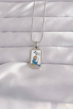 316L Çelik Gümüş Renk Beyaz Mineli Kız Figür Tarot Kolye 5886