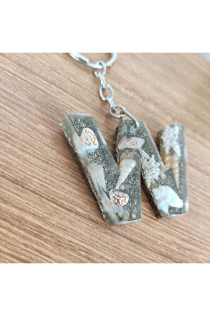 ""W- volksWagen"" HARFİ - Kıyı Esintisi Harf Anahtarlık (A–Z) – Gerçek Deniz Kabuğu, Kum ve Şeffaf 