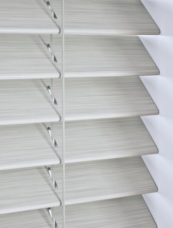 Wooden Blinds %100 Doğal Ahşap Jaluzi Perde 50mm, Alüminyum Kasalı Yüksek Kaliteli - Gümüş Gri MI/009PWB (KURDELASIZ)
