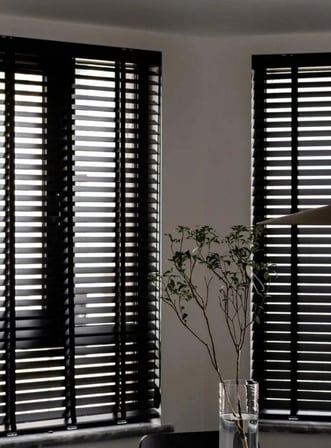 Wooden Blinds %100 Doğal Ahşap Jaluzi Perde 50mm, Alüminyum Kasalı Yüksek Kaliteli - Siyah (KURDELALI)