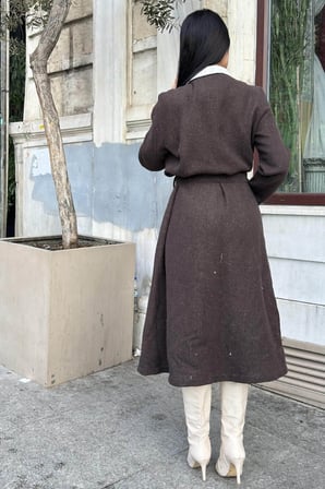 Kahverengi Çift Taraflı Kruvaze Yaka, Kuşaklı, Yumoş Dokulu, Duble Kaşe Uzun Ceket