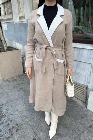 Bej Çift Taraflı Kruvaze Yaka, Kuşaklı, Yumoş Dokulu, Duble Kaşe Uzun Ceket
