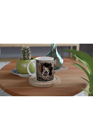 Kırık Duvar Arkasından Bakan Neşeli Köpek Kupa Bardak