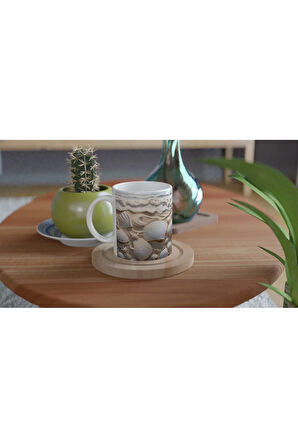 Kumsalda Kabuk ve Deniz Yıldızlarıyla Süslenmiş Su Altı Temalı Kupa Bardak