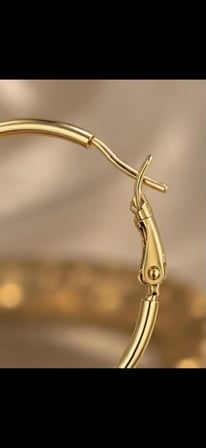 Klasik Gold Büyük Halka Küpe – Zarif Günlük Tasarım
