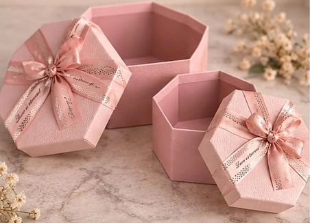  2’li Pudra Pembe Altıgen Fiyonklu Lüks Hediye Kutusu Seti